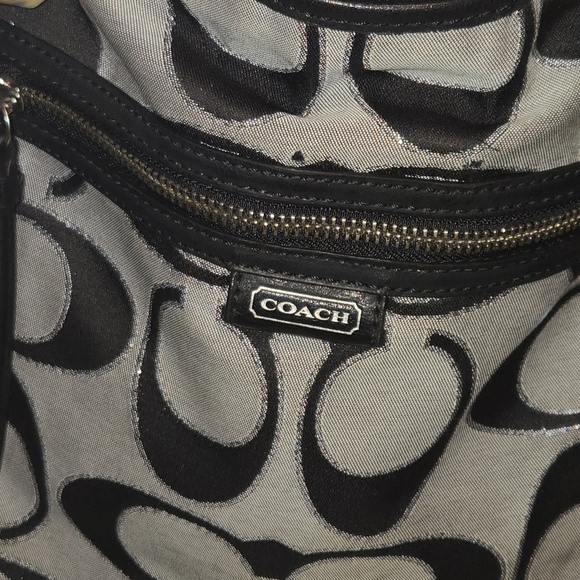 Coach Signature Shoulderbag Purse - Picture 17 of 17
